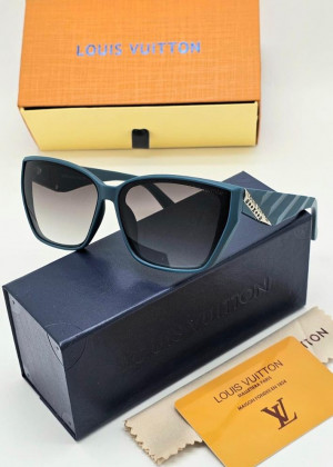 Набор: солнцезащитные очки, коробка, чехол, салфетки. 100918