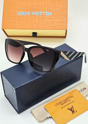 Набор: солнцезащитные очки, коробка, чехол, салфетки. 100919