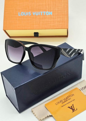 Набор: солнцезащитные очки, коробка, чехол, салфетки. 100922
