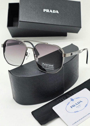 Набор: солнцезащитные очки, коробка, чехол и салфетки 100947