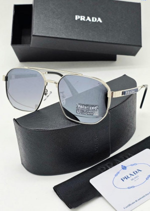 Набор: солнцезащитные очки, коробка, чехол и салфетки 100949