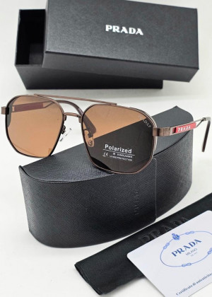 Набор: солнцезащитные очки, коробка, чехол и салфетки 100951