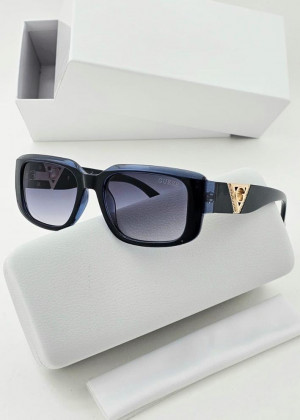 Набор: солнцезащитные очки, коробка, чехол и салфетки 101025
