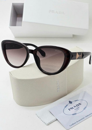 Набор: солнцезащитные очки, коробка, чехол и салфетки 101045