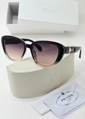 Набор: солнцезащитные очки, коробка, чехол и салфетки 101047