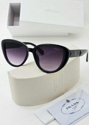 Набор: солнцезащитные очки, коробка, чехол и салфетки 101048