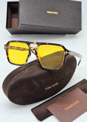 Набор: солнцезащитные очки, коробка, чехол, салфетки 100814