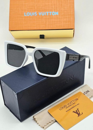 Набор: солнцезащитные очки, коробка, чехол, салфетки. 100869