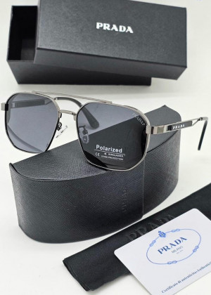 Набор: солнцезащитные очки, коробка, чехол и салфетки 100948