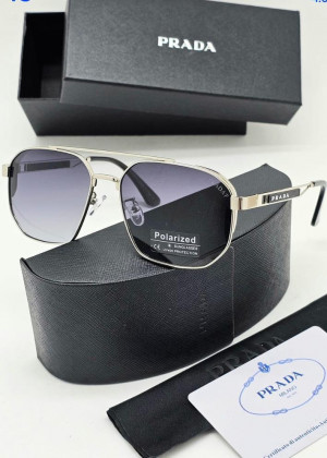Набор: солнцезащитные очки, коробка, чехол и салфетки 100950