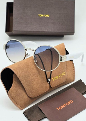 Набор: солнцезащитные очки, коробка, чехол и салфетки 100962