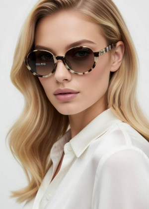 Набор женские солнцезащитные очки, коробка, чехол + салфетки 166102