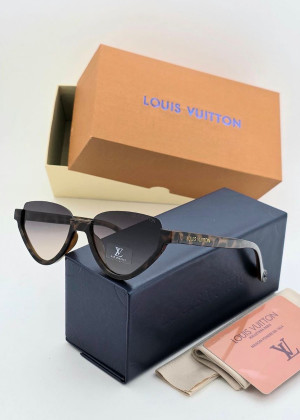 Набор женские солнцезащитные очки, коробка, чехол + салфетки 166109